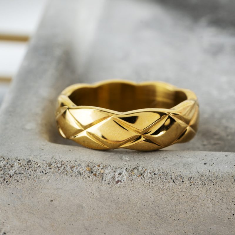 خرید حلقههای لاکچری در فروشگاه آنلاین طلا و جواهر